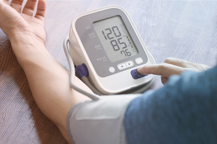 Blodtryksmåling med digitalt blodtryksapparat