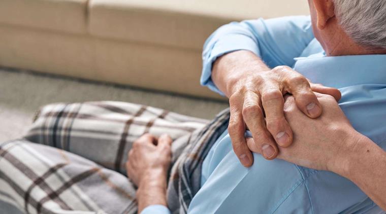 Alzheimers Aeldre Mand Taeppe Stol