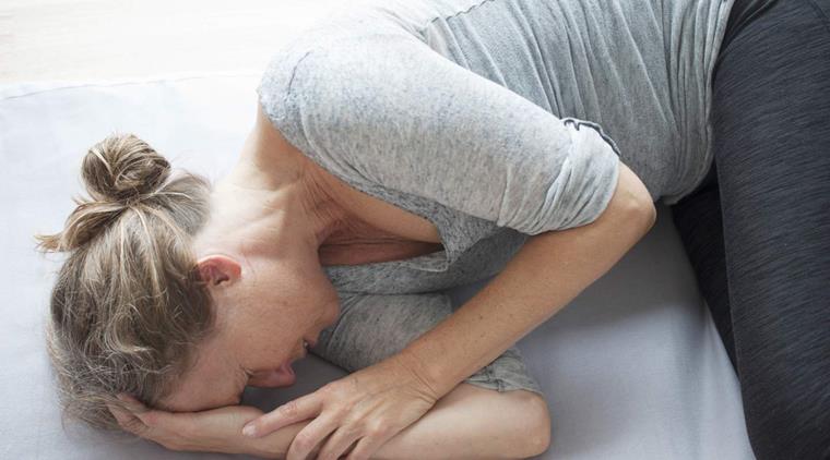 Galdesten Smerter Kvinde I Seng