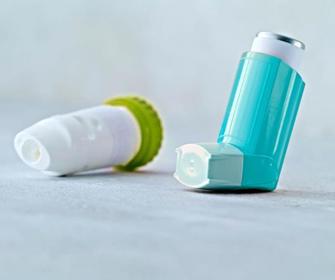 grøn og turkisblå inhalationsdevices