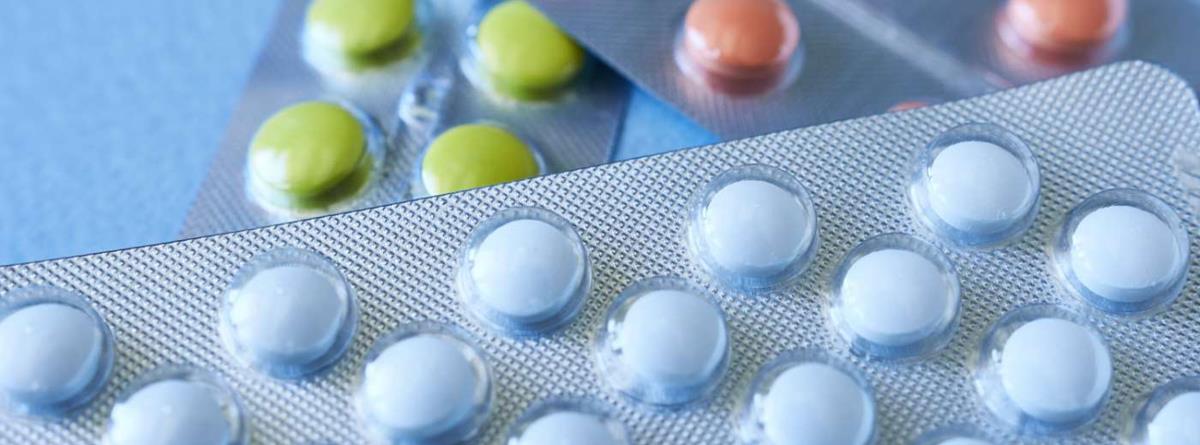 tabletter-hvid-gul-roed-istock-2044932979.jpg