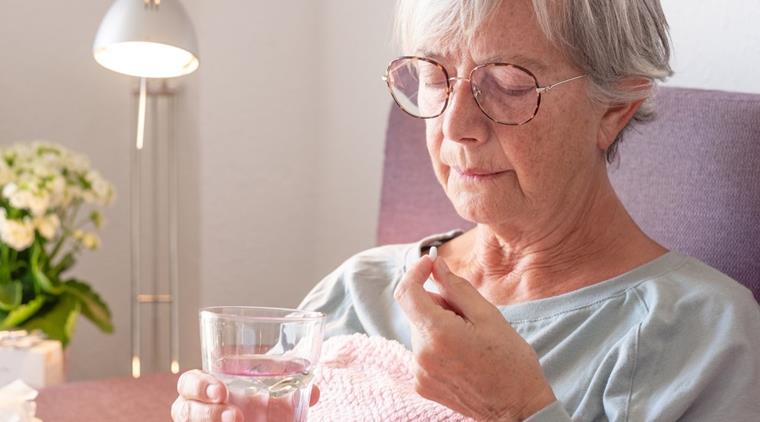 Kvinde Med Lungehindebetaendelse Istock